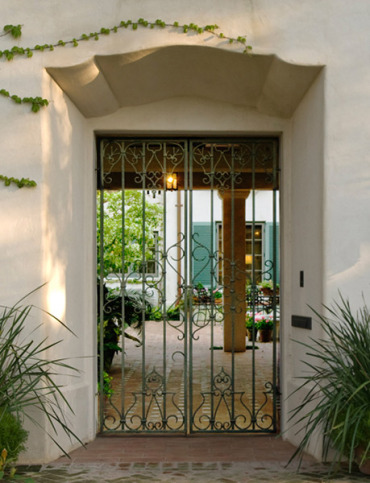 Courtyard Residence on Del Monte entry gate, Houston, TX